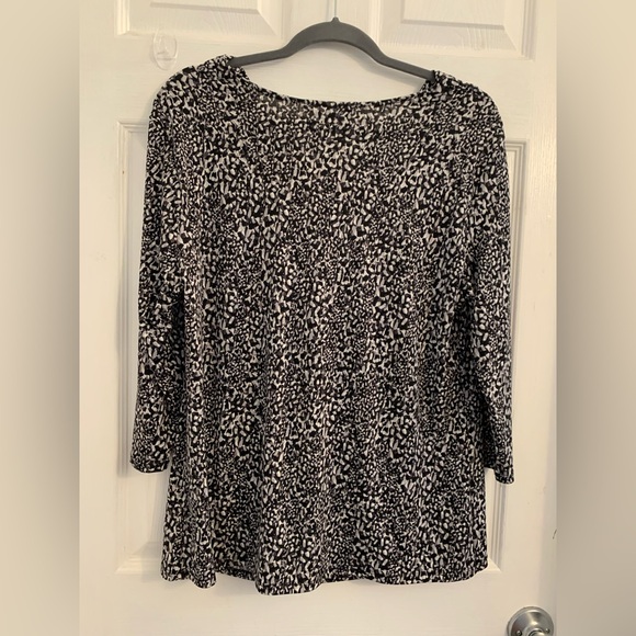 Ellen Tracy Women’s Black and White scoop Neck top. Size Large $15 - Picture 5 of 5